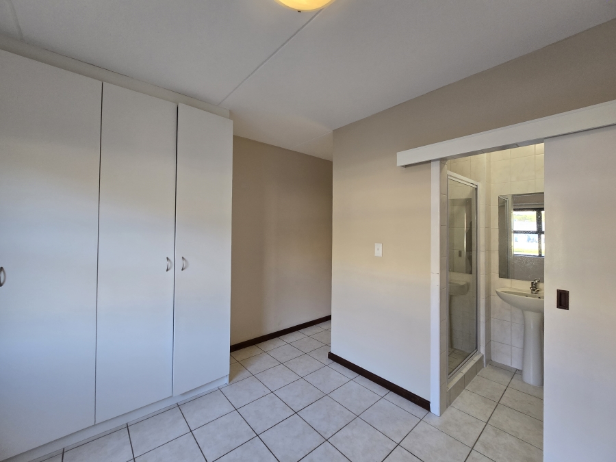 To Let 2 Bedroom Property for Rent in Admirals Park Western Cape